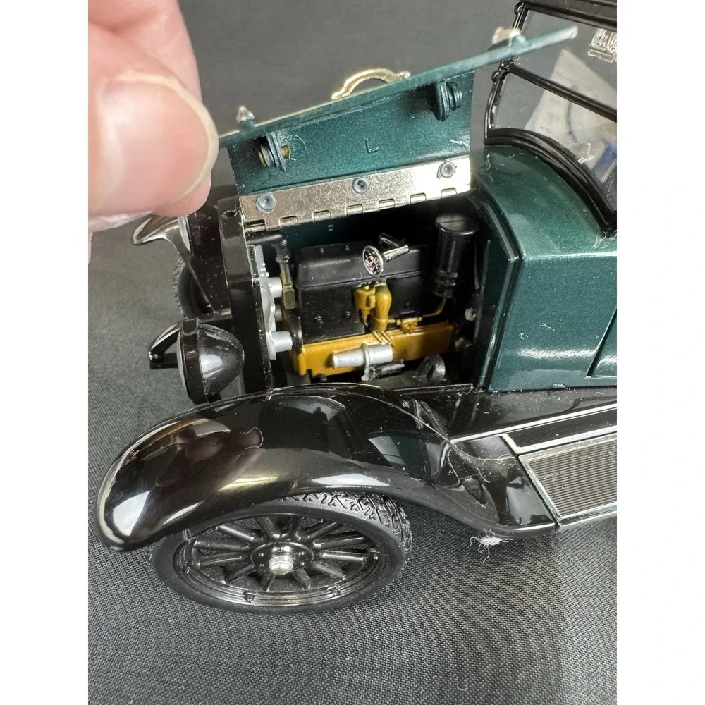 Signature Models 1/18 Scale 3625B 1920 Cleveland Roadster Green & Black